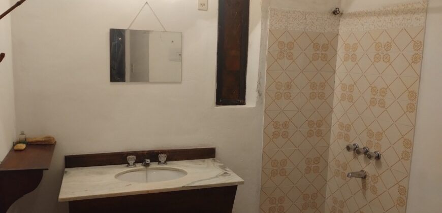 Chalet con departamentos independientes, barrio centro Mina Clavero