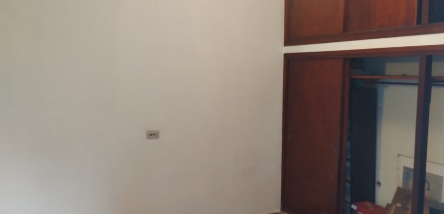 Chalet con departamentos independientes, barrio centro Mina Clavero