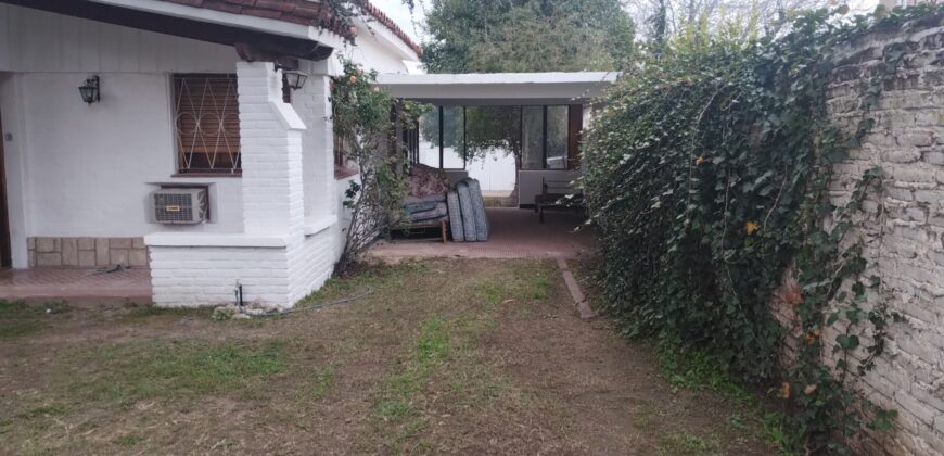 Chalet con departamentos independientes, barrio centro Mina Clavero