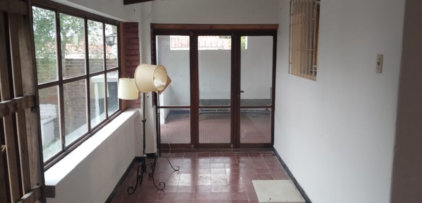 Chalet con departamentos independientes, barrio centro Mina Clavero