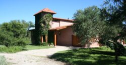 Imponente chalet con piscina infinita y costa de río en El Alto de Nono (RETASADA)