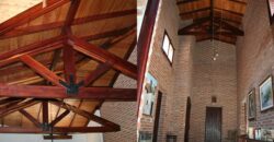 Imponente chalet con piscina infinita y costa de río en El Alto de Nono (RETASADA)