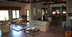 Imponente chalet con piscina infinita y costa de río en El Alto de Nono (RETASADA)