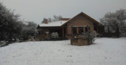 Imponente chalet con piscina infinita y costa de río en El Alto de Nono (RETASADA)