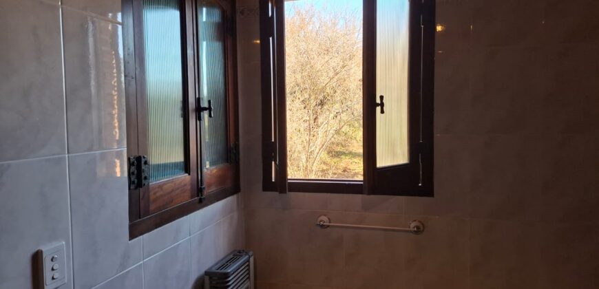 Imponente chalet con piscina infinita y costa de río en El Alto de Nono (RETASADA)