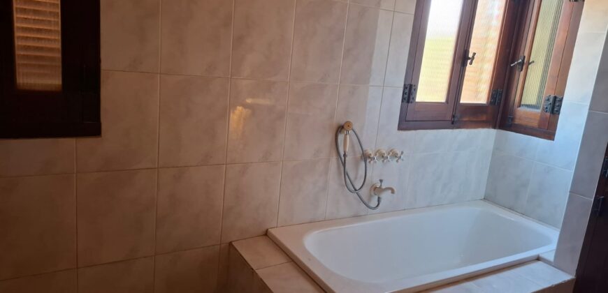 Imponente chalet con piscina infinita y costa de río en El Alto de Nono (RETASADA)