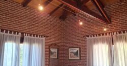 Imponente chalet con piscina infinita y costa de río en El Alto de Nono (RETASADA)