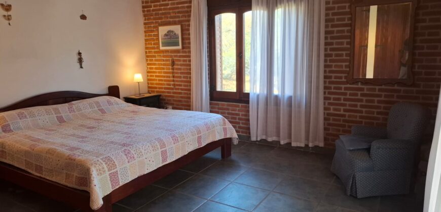 Imponente chalet con piscina infinita y costa de río en El Alto de Nono (RETASADA)