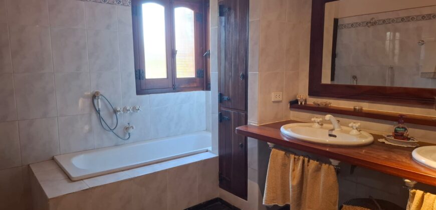 Imponente chalet con piscina infinita y costa de río en El Alto de Nono (RETASADA)