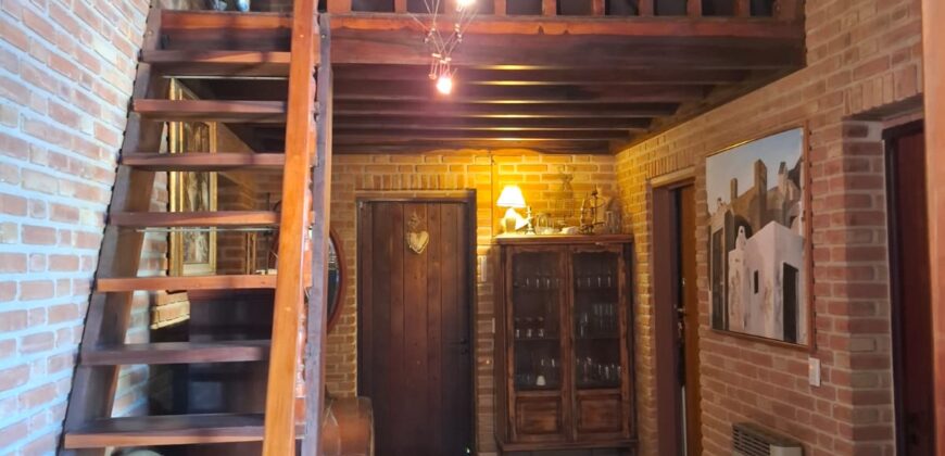 Imponente chalet con piscina infinita y costa de río en El Alto de Nono (RETASADA)