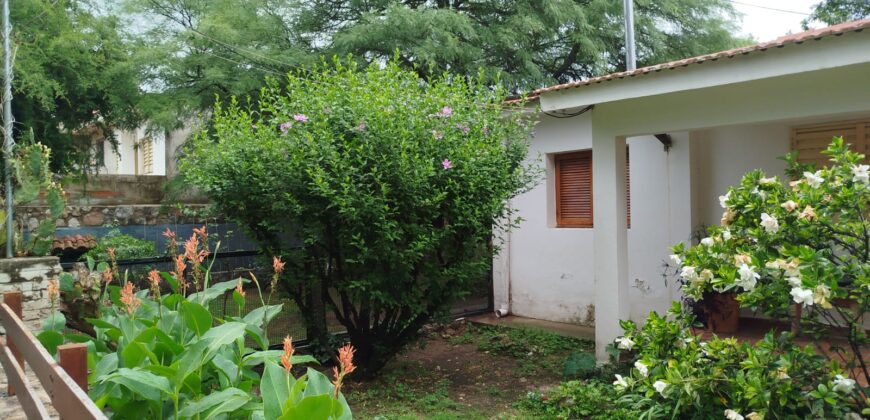 Casa con departamento independiente en Mina Clavero