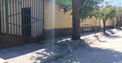 Importante esquina céntrica (ex hospedaje) con vivienda en Nono