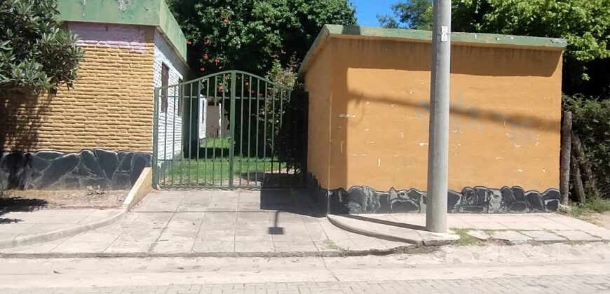 Importante esquina céntrica (ex hospedaje) con vivienda en Nono