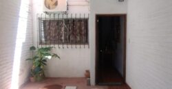 Importante esquina céntrica (ex hospedaje) con vivienda en Nono