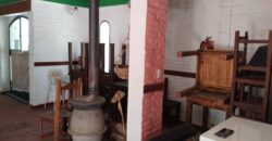 Importante esquina céntrica (ex hospedaje) con vivienda en Nono