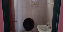 Importante esquina céntrica (ex hospedaje) con vivienda en Nono