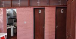 Importante esquina céntrica (ex hospedaje) con vivienda en Nono