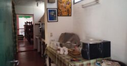 Importante esquina céntrica (ex hospedaje) con vivienda en Nono