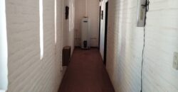Importante esquina céntrica (ex hospedaje) con vivienda en Nono