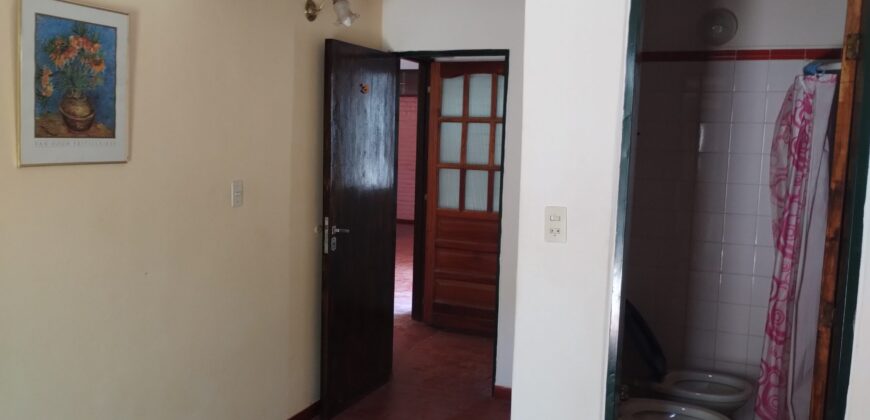 Importante esquina céntrica (ex hospedaje) con vivienda en Nono