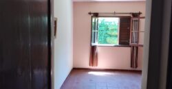 Importante esquina céntrica (ex hospedaje) con vivienda en Nono