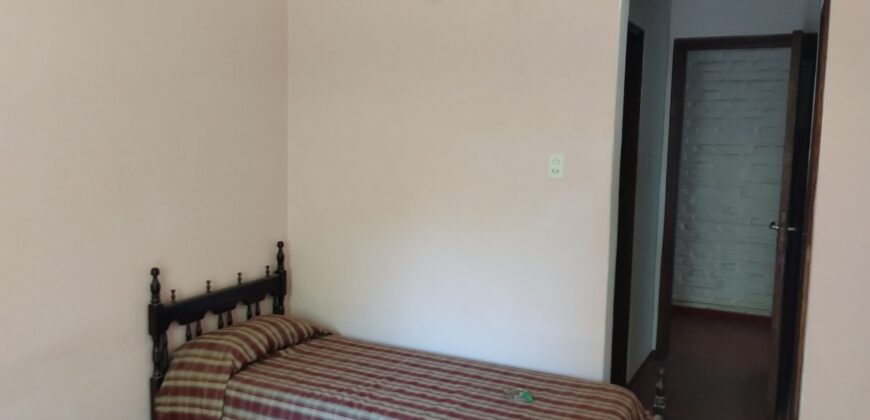 Importante esquina céntrica (ex hospedaje) con vivienda en Nono