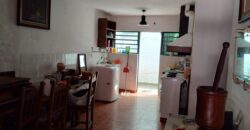 Importante esquina céntrica (ex hospedaje) con vivienda en Nono