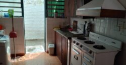 Importante esquina céntrica (ex hospedaje) con vivienda en Nono