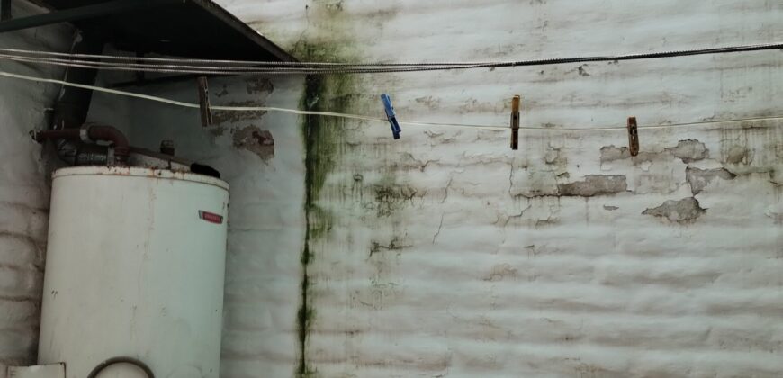 Importante esquina céntrica (ex hospedaje) con vivienda en Nono