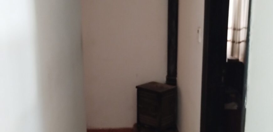 Importante esquina céntrica (ex hospedaje) con vivienda en Nono
