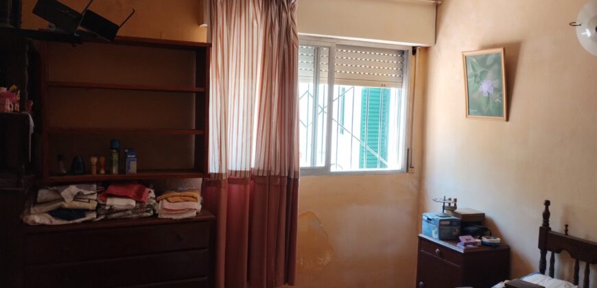 Importante esquina céntrica (ex hospedaje) con vivienda en Nono