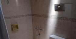 Importante esquina céntrica (ex hospedaje) con vivienda en Nono