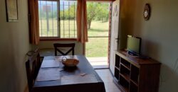 Amplio terreno con 3 viviendas, 2 piletas y vistas únicas en Las Calles
