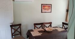 Amplio terreno con 3 viviendas, 2 piletas y vistas únicas en Las Calles