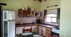 Amplio terreno con 3 viviendas, 2 piletas y vistas únicas en Las Calles