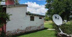 Amplio terreno con 3 viviendas, 2 piletas y vistas únicas en Las Calles