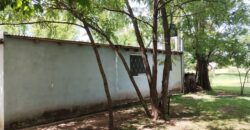 Amplio terreno con 3 viviendas, 2 piletas y vistas únicas en Las Calles