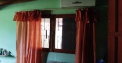 Amplio terreno con 3 viviendas, 2 piletas y vistas únicas en Las Calles