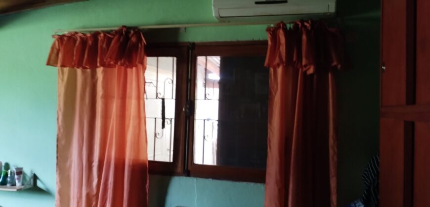 Amplio terreno con 3 viviendas, 2 piletas y vistas únicas en Las Calles