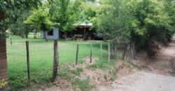 Amplio terreno con 3 viviendas, 2 piletas y vistas únicas en Las Calles