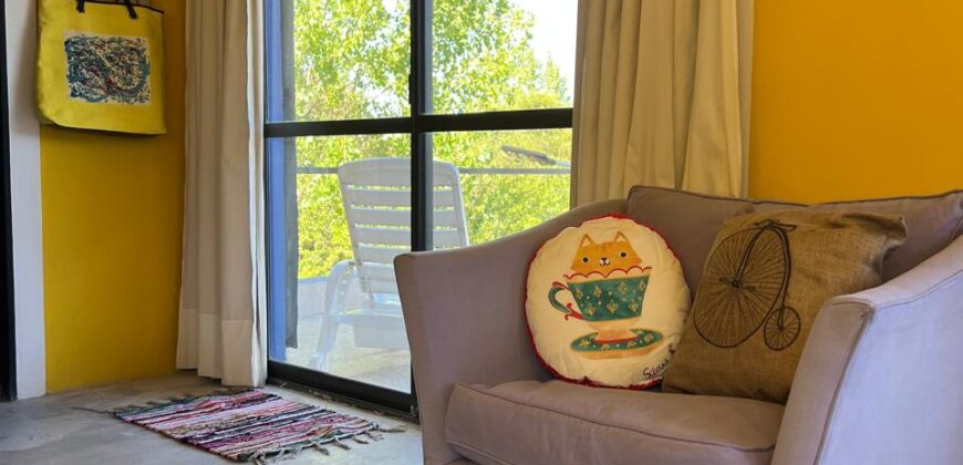 Importante inmueble con casa principal, departamentos, piscina e impactantes vistas en Nono