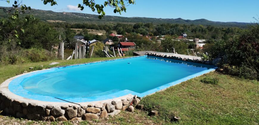 Importante inmueble con casa principal, departamentos, piscina e impactantes vistas en Nono