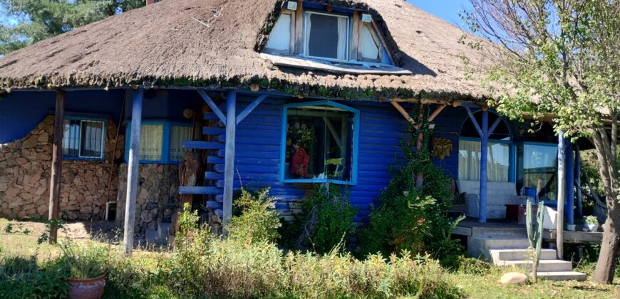 Importante inmueble con casa principal, departamentos, piscina e impactantes vistas en Nono