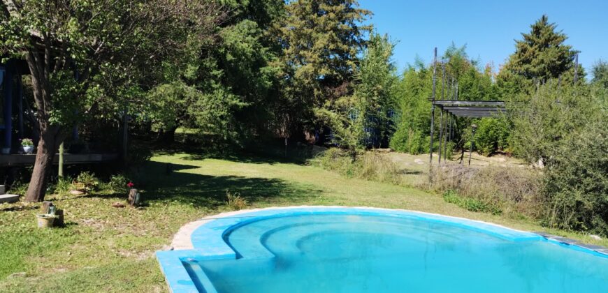 Importante inmueble con casa principal, departamentos, piscina e impactantes vistas en Nono