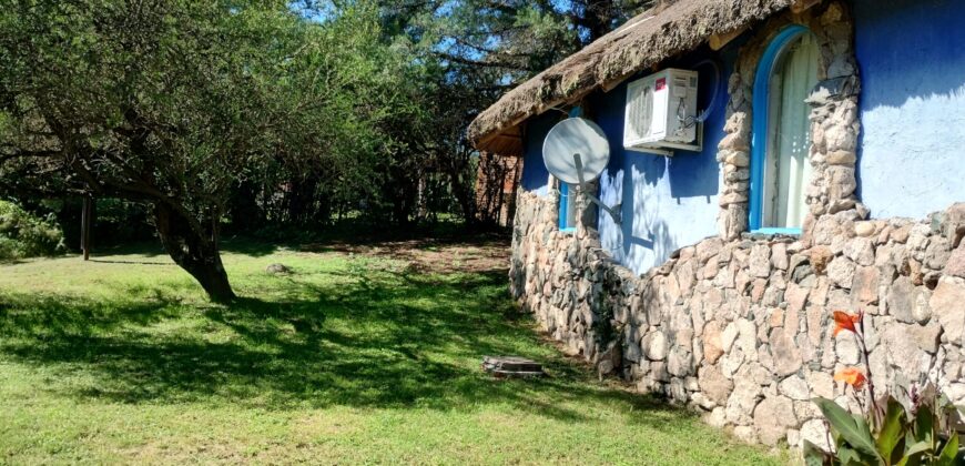 Importante inmueble con casa principal, departamentos, piscina e impactantes vistas en Nono