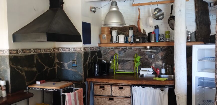 Importante inmueble con casa principal, departamentos, piscina e impactantes vistas en Nono