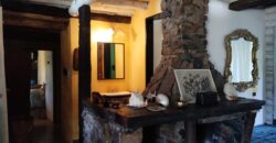 Importante inmueble con casa principal, departamentos, piscina e impactantes vistas en Nono