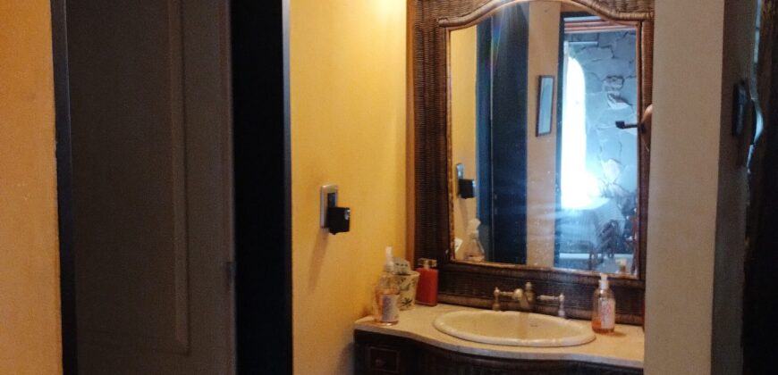 Importante inmueble con casa principal, departamentos, piscina e impactantes vistas en Nono