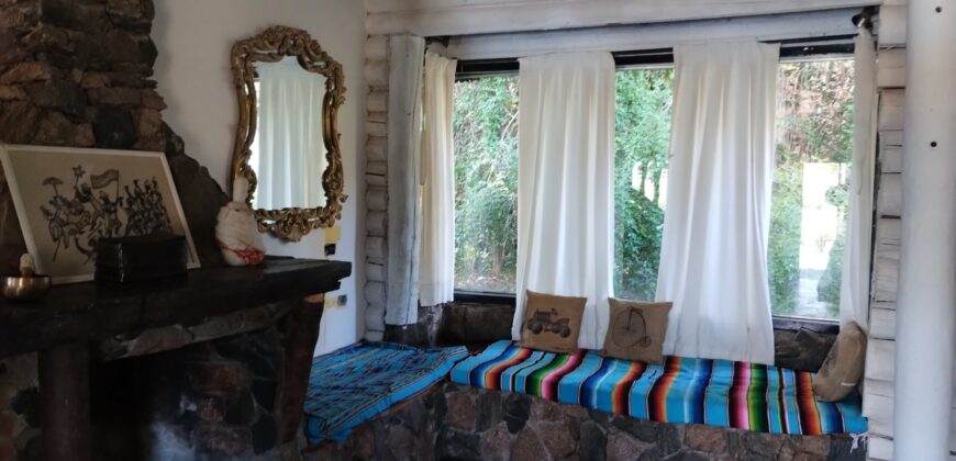 Importante inmueble con casa principal, departamentos, piscina e impactantes vistas en Nono