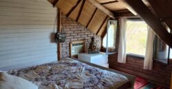 Importante inmueble con casa principal, departamentos, piscina e impactantes vistas en Nono